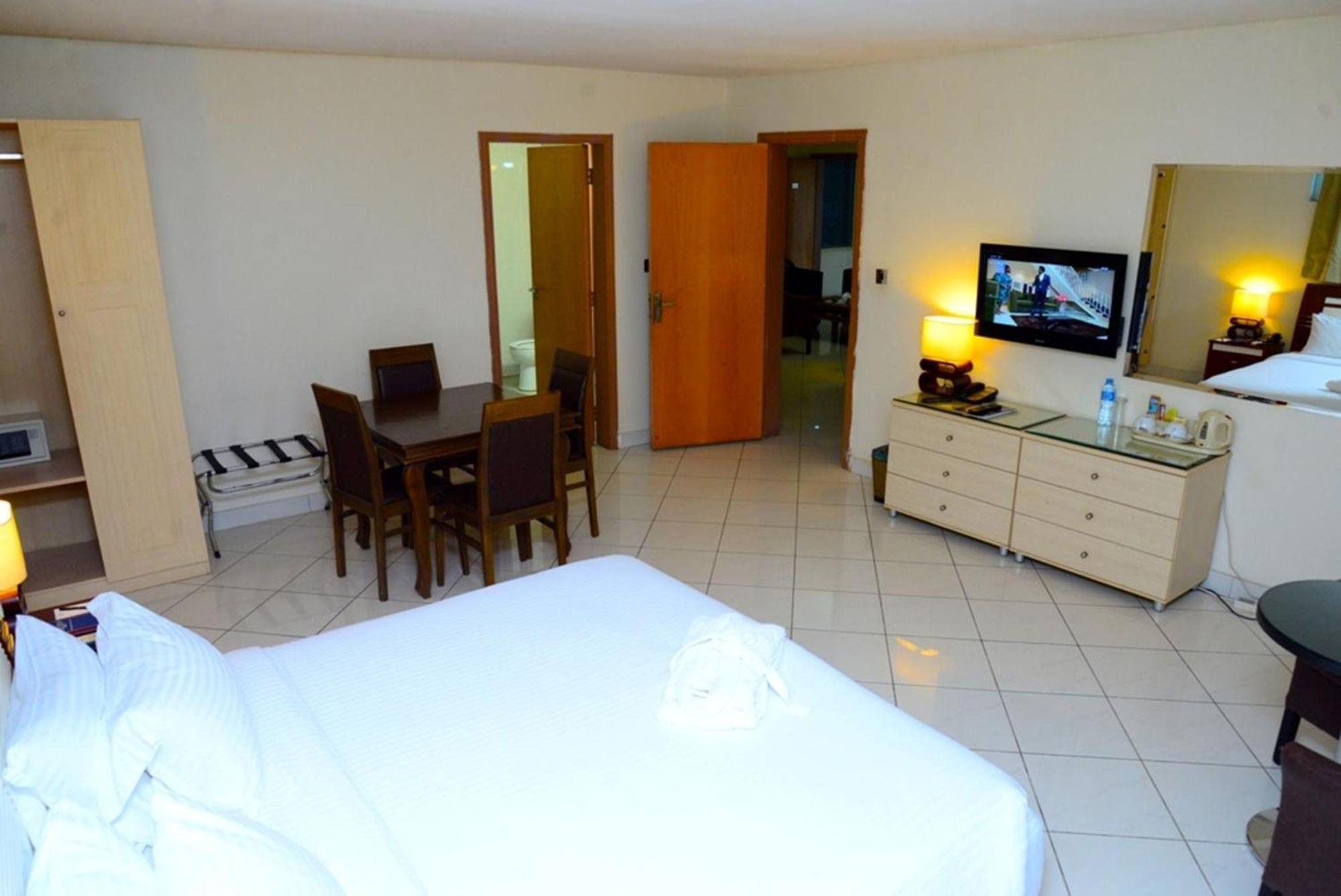 Room In Lodge - Golden Royale Hotel Enugu 外观 照片