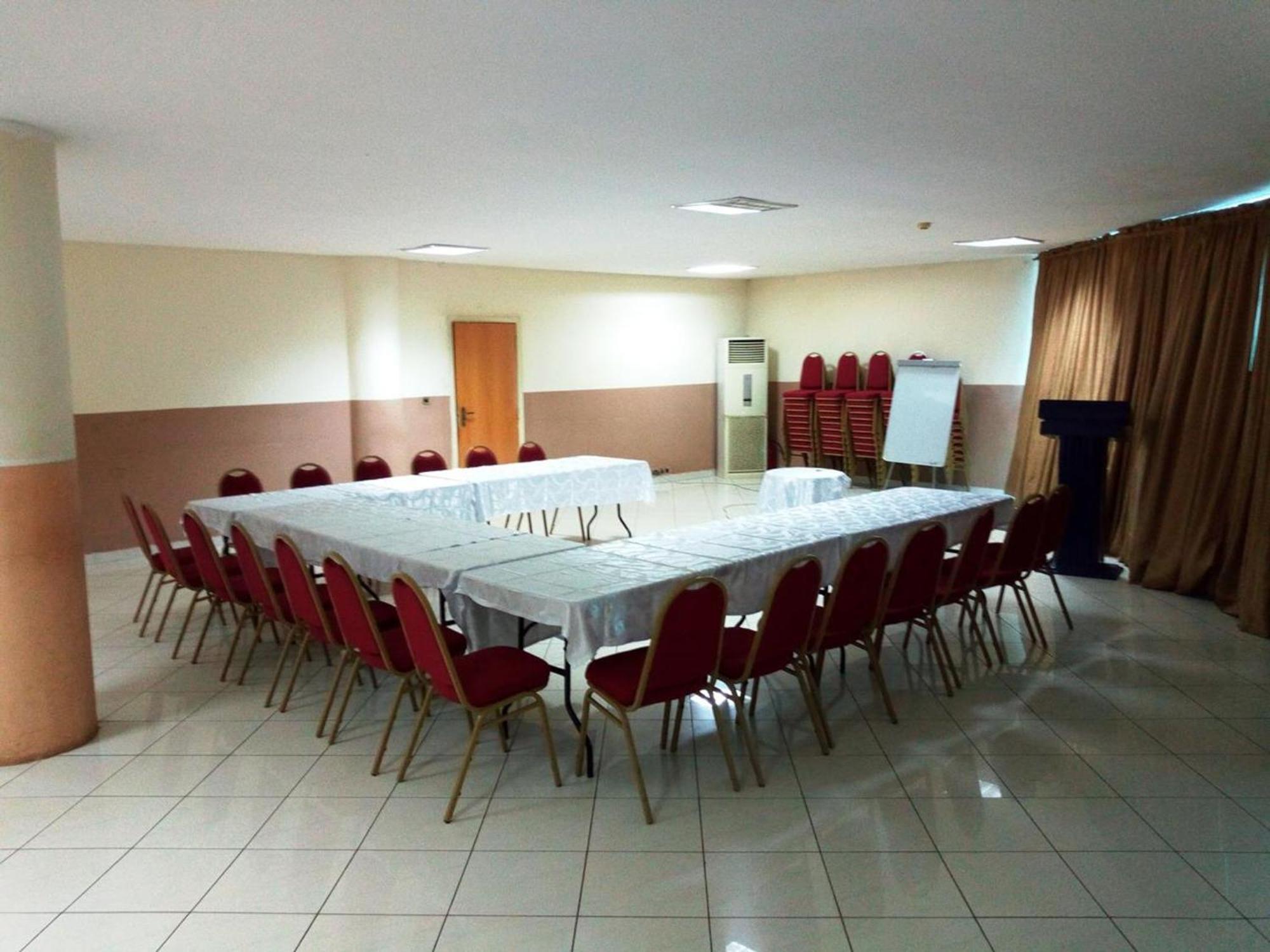 Room In Lodge - Golden Royale Hotel Enugu 外观 照片