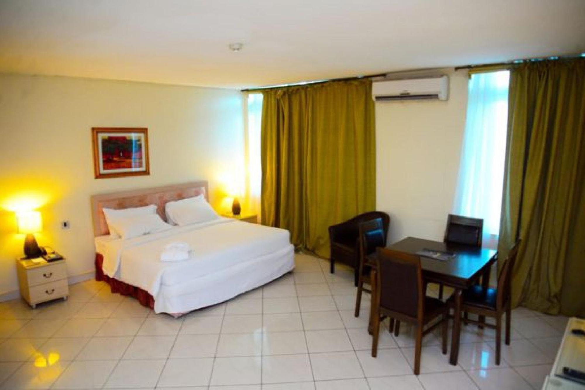 Room In Lodge - Golden Royale Hotel Enugu 外观 照片